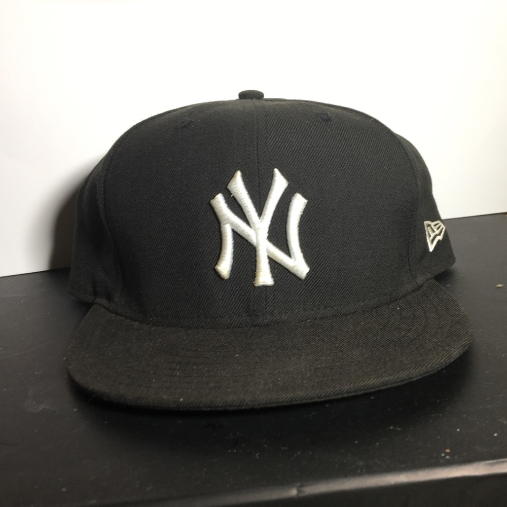 Black & White New York Yankees New Era Fitted Cap